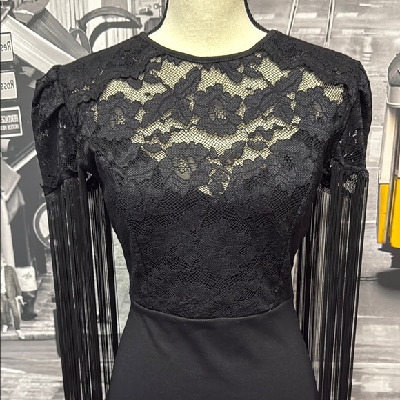 Elegant Black Lace Dress - Picture 2 of 5